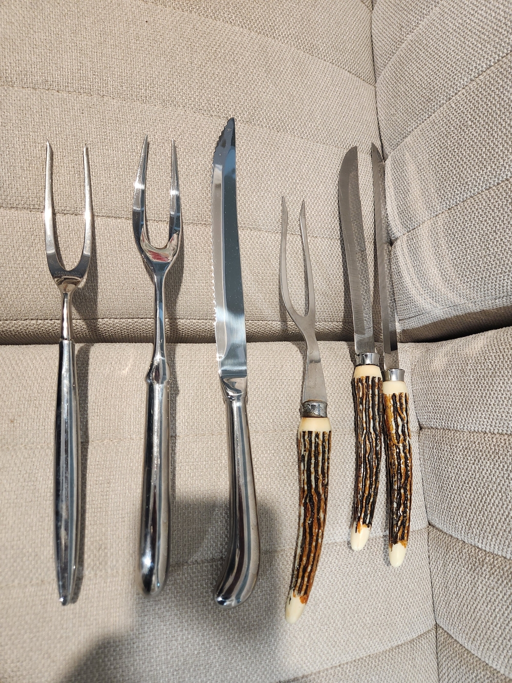 Mixed Set of Carving Forks and Knives